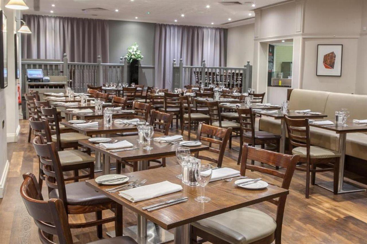 Doubletree By Hilton Отель Суиндон