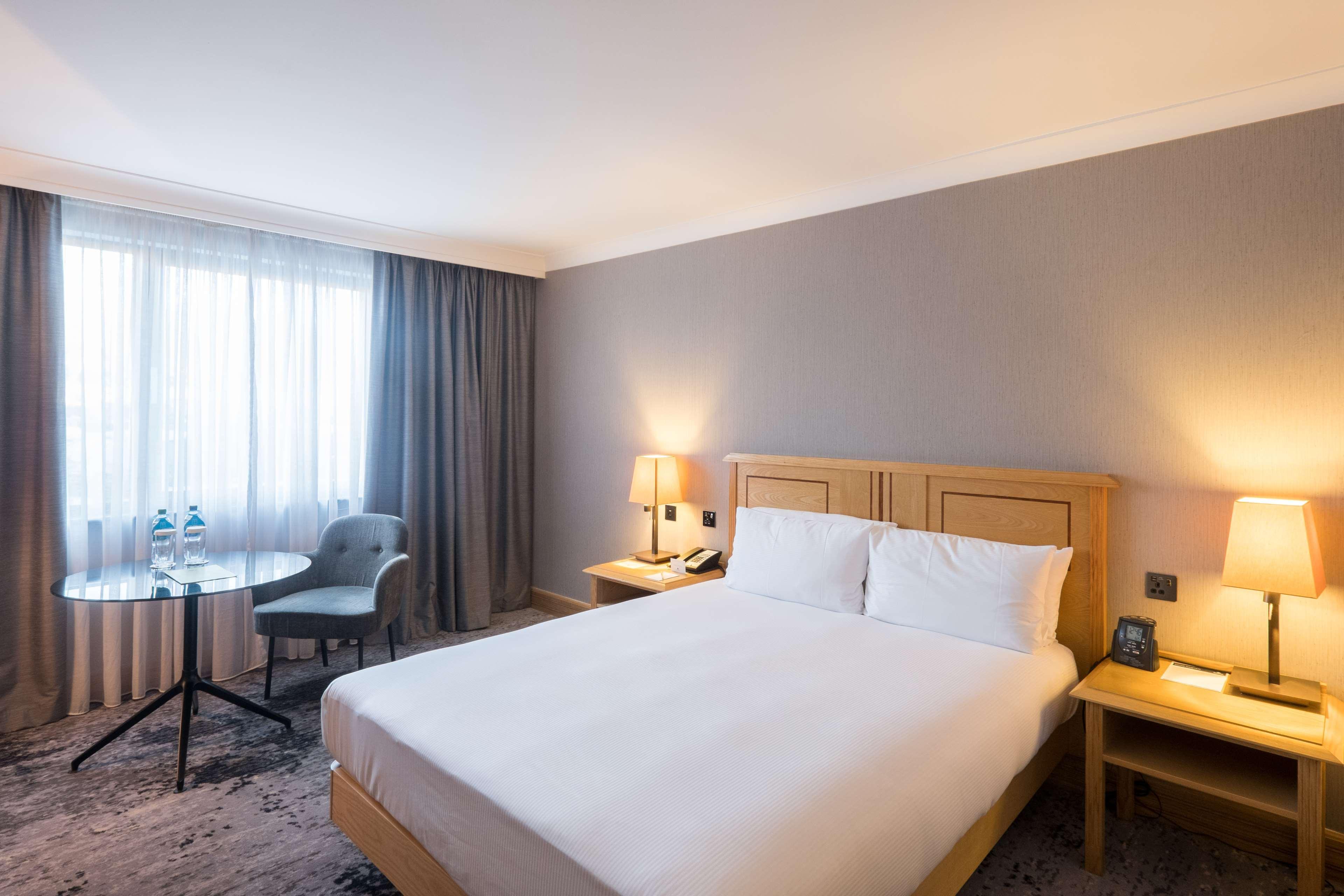 Отель Doubletree By Hilton Суиндон