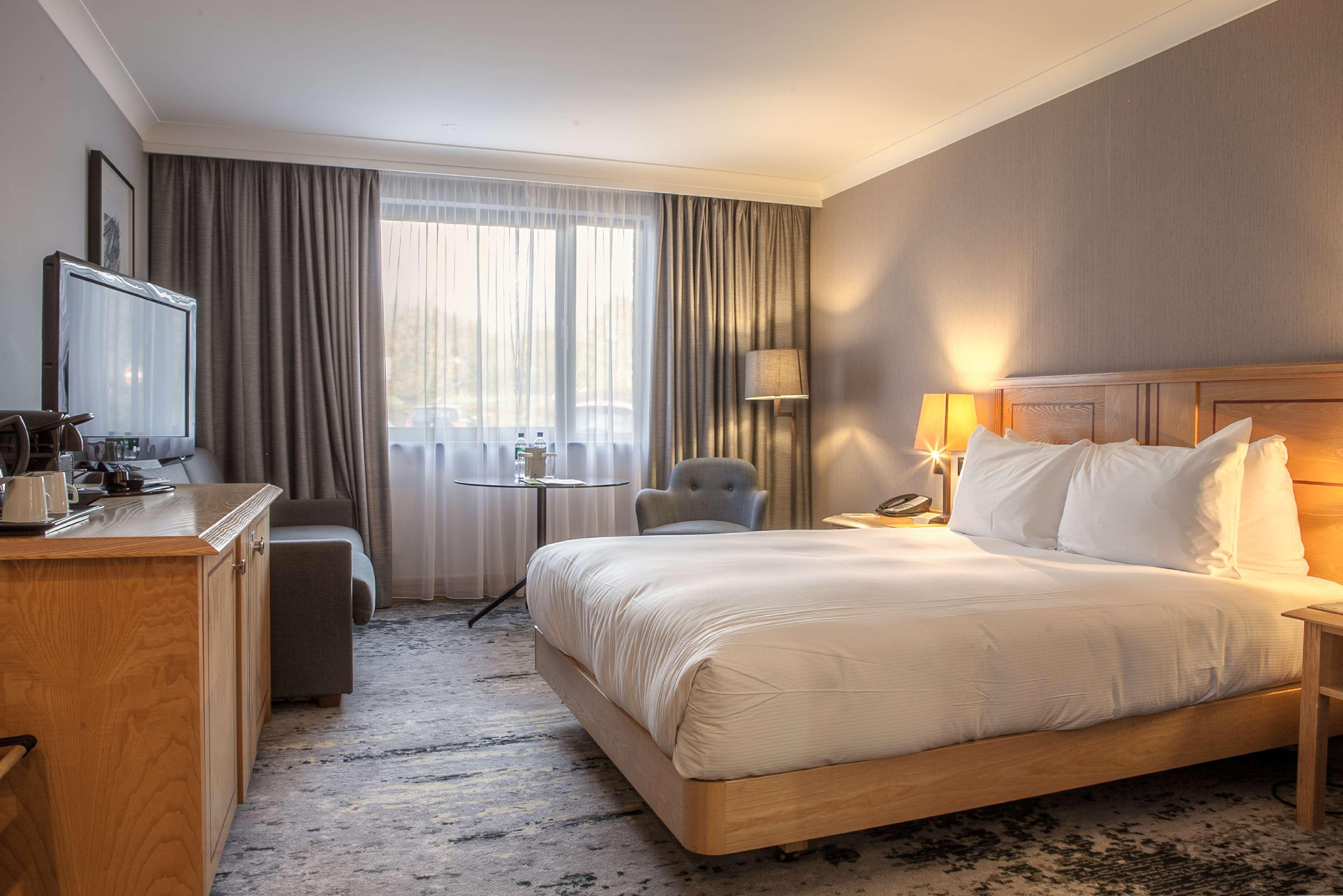 Doubletree By Hilton Суиндон