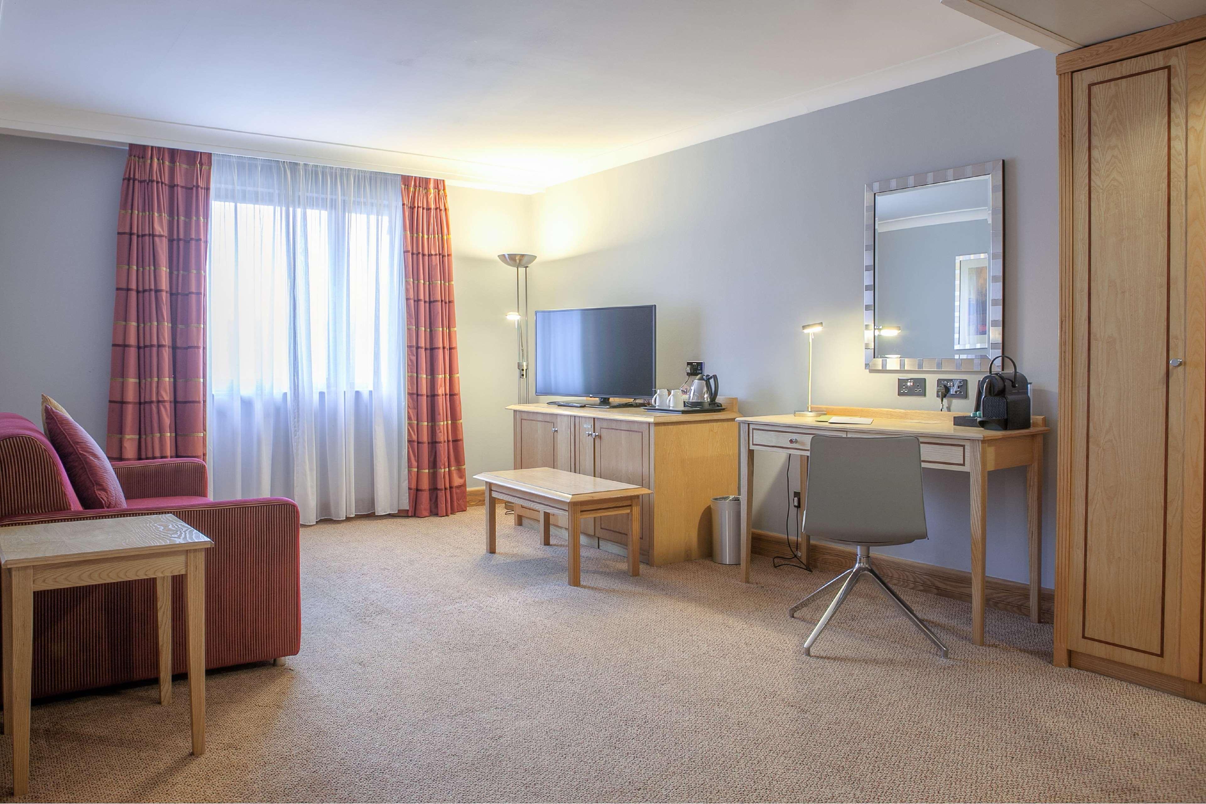 Doubletree By Hilton Суиндон